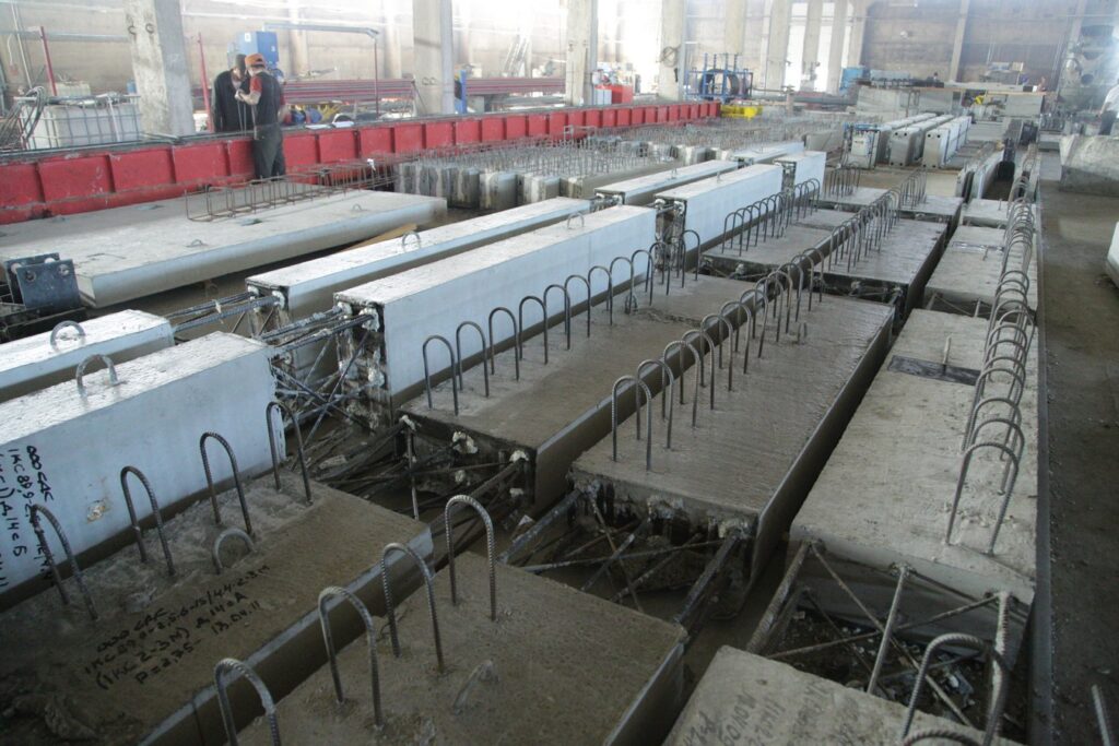 Фото 26 — Железные арматурные стержни для жесткости